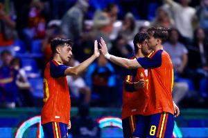 佩德里：梅西就是历史最佳球员，梦想能和他在世界杯决赛碰面