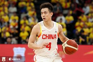 媒体人：这是一场碾压式的胜利 中国男篮压哨晋级第二轮成功续命