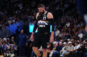 买断还是留着交易？瓦兰还剩一年1000万的合同明天将转为全额保障