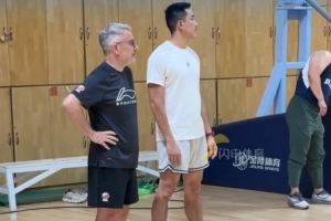 山东高速男篮体能教练王喆回归 新外教奥斯卡・拉塔现身训练场