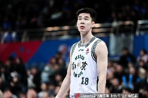 直播吧：同曦给郭昊文开出3年&年薪600万顶薪续约合同 回国后签署